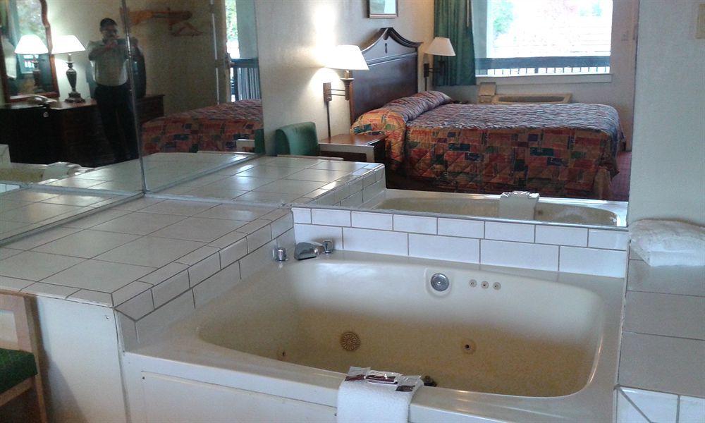 Key West Inn - Newport News Luaran gambar