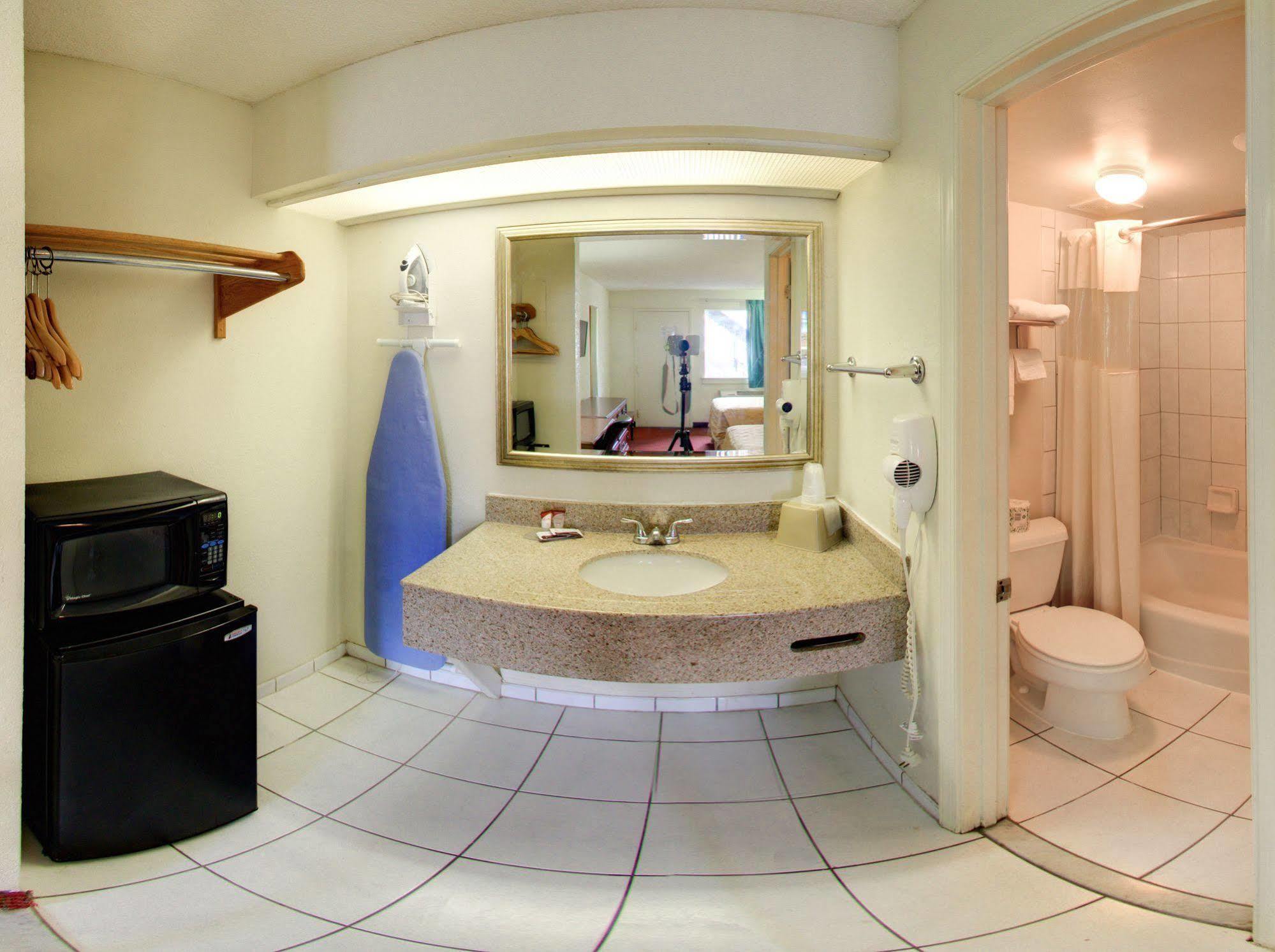 Key West Inn - Newport News Luaran gambar